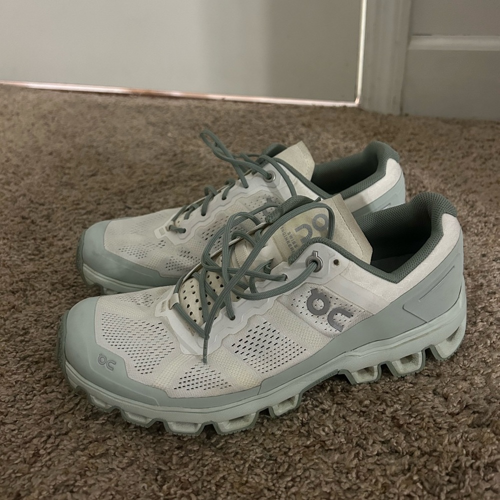 OnCloud Running Women’s Size 9